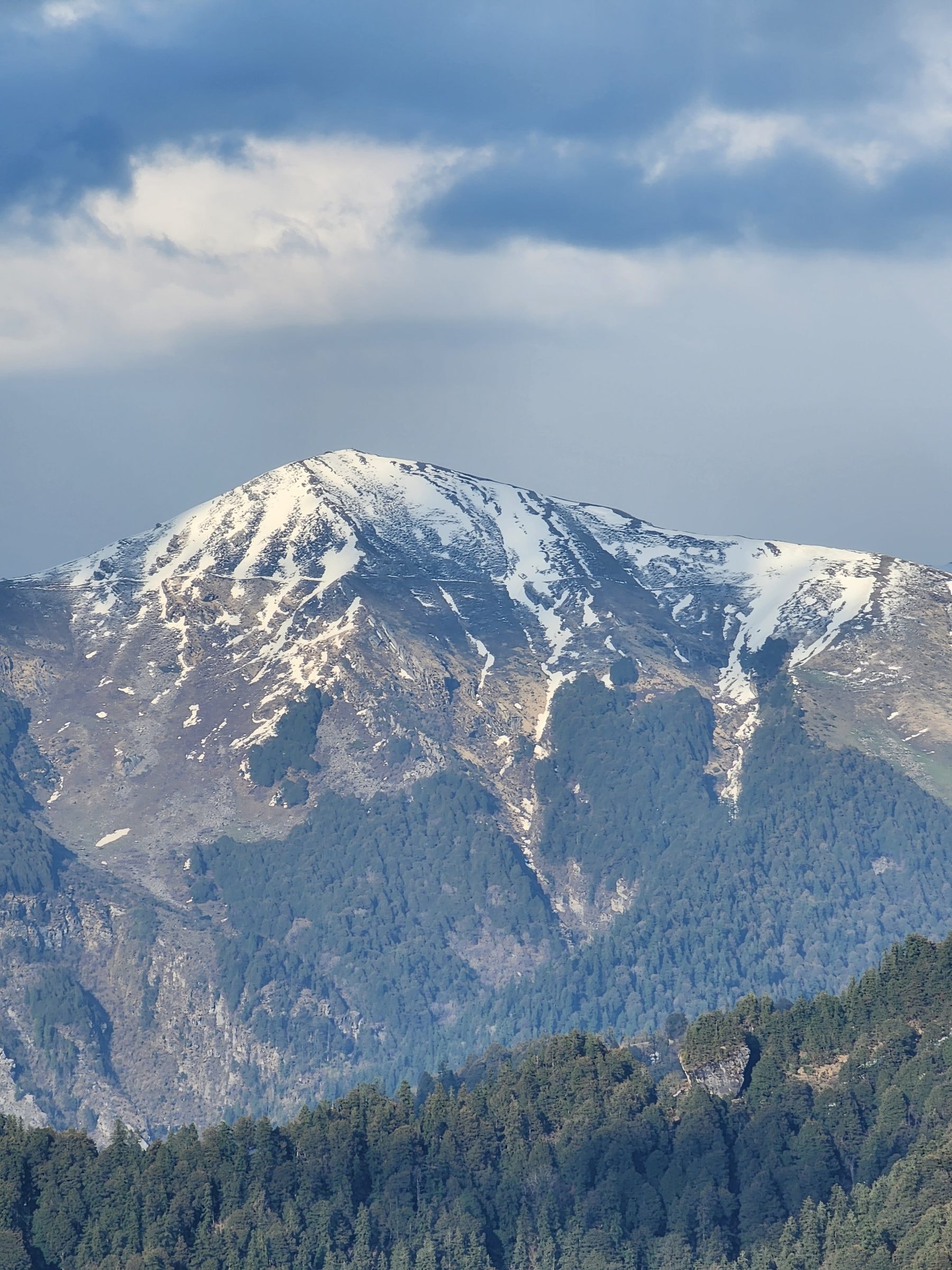 Jibhi Valley Update: April Skies, Snow-Free Trails, and What’s Ahead